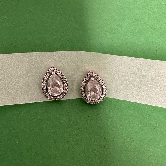 Cubic zirconia pear shaped earrings - Picture 2 of 7